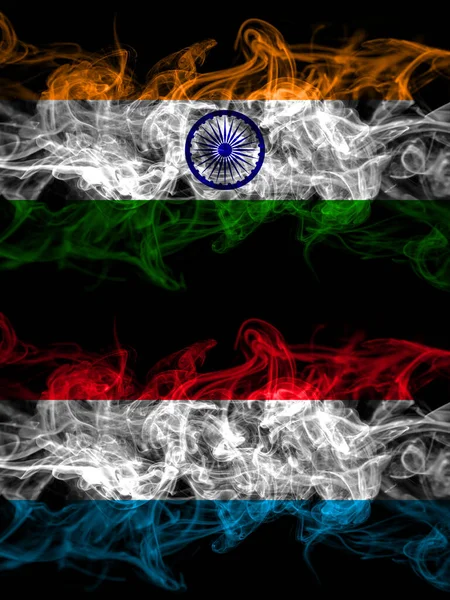 India India Lussemburgo Bandiere Mistiche Fumose Affiancate Bandiere Fumo Astratte — Foto Stock
