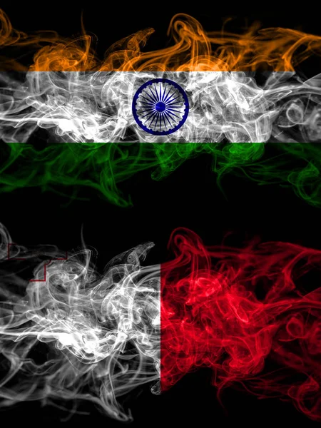 印度对马耳他 马耳他烟熏神秘的旗帜并排放置 浓密的彩色丝状抽象烟旗 — 图库照片