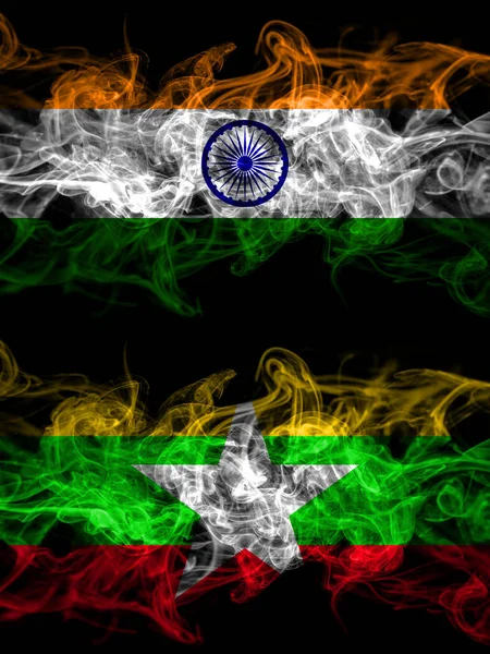 Indien Indien Myanmar Burmesiska Rökiga Mystiska Flaggor Placerade Sida Vid — Stockfoto
