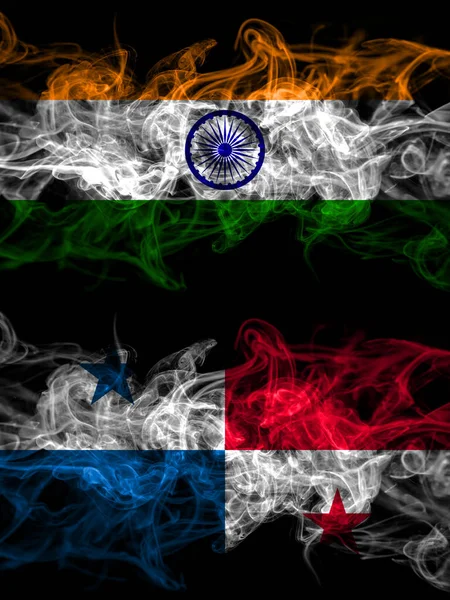 印度对巴拿马 巴拿马烟熏神秘的国旗并排放置 浓密的彩色丝状抽象烟旗 — 图库照片