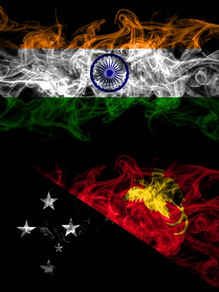 Indien Indien Gegen Papua Neuguinea Rauchen Mystische Fahnen Nebeneinander Dick — Stockfoto