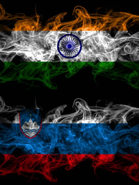 India India Slovenië Sloveense Rokerige Mystieke Vlaggen Naast Elkaar Geplaatst — Stockfoto