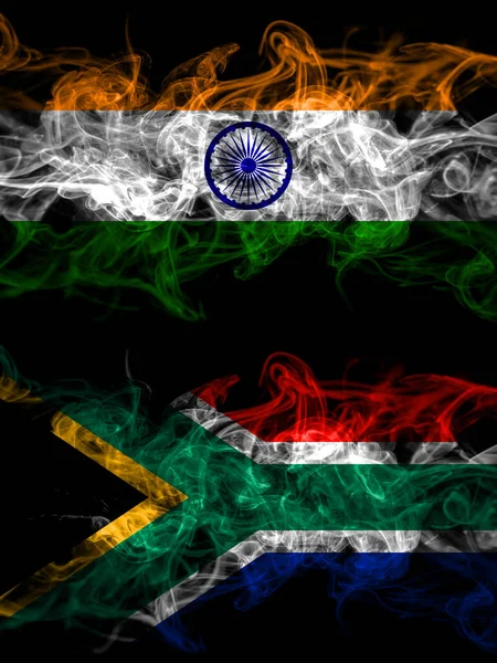 India India Zuid Afrika Afrikaanse Rokerige Mystieke Vlaggen Naast Elkaar — Stockfoto