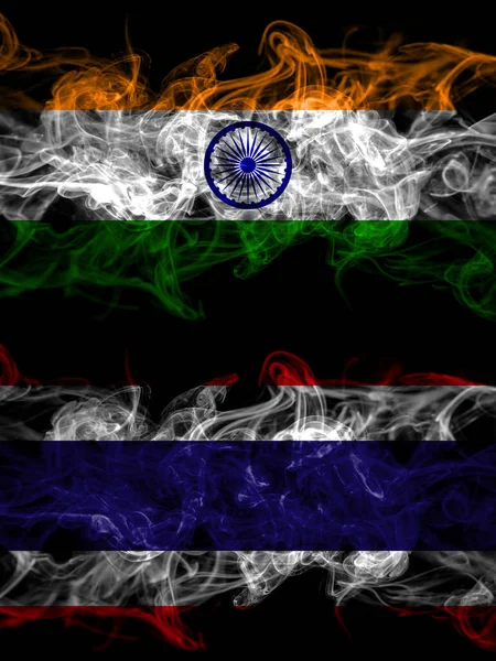 India India Thailandia Bandiere Mistiche Affumicate Tailandesi Affiancate Bandiere Fumo — Foto Stock