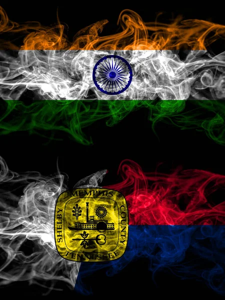 印度对美国 孟菲斯 田纳西烟熏神秘旗肩并肩放置 浓密的彩色丝状抽象烟旗 — 图库照片