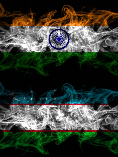 印度对乌兹别克斯坦 烟熏神秘的国旗并排放置 浓密的彩色丝状抽象烟旗 — 图库照片