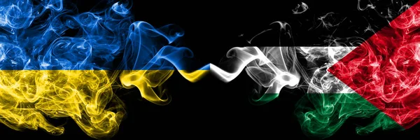 乌克兰 乌克兰对巴勒斯坦 巴勒斯坦烟熏神秘的旗帜并排放置 浓密的彩色丝状抽象烟雾旗 — 图库照片