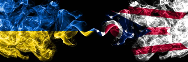 Ukraina Ukrainska Usa Usa Usa Amerikanska Ohio Rökiga Mystiska Flaggor — Stockfoto
