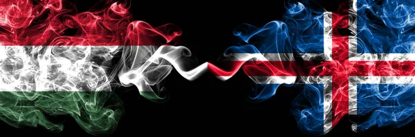 Венгрия Венгрия Против Исландии Исландские Дымовые Флаги Бок Бок — стоковое фото