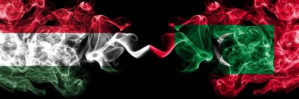 匈牙利 匈牙利对马尔代夫 马尔代夫的烟熏国旗肩并肩 — 图库照片