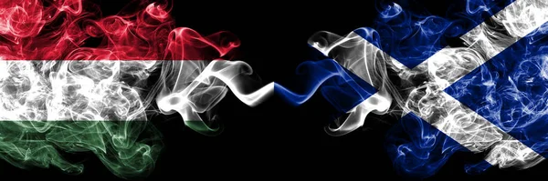 Ουγγαρία Ουγγρική Εναντίον Σκωτίας Σκωτίας Σκωτίας Καπνιστές Σημαίες Πλάι Πλάι — Φωτογραφία Αρχείου