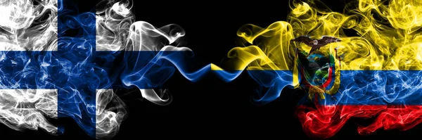 Finland Finland Ecuador Ecuadoraanse Rokerige Vlaggen Zij Aan Zij — Stockfoto