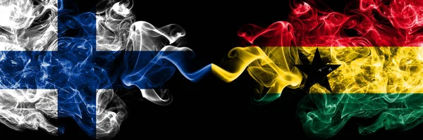 Finsko Finská Ghana Ghanské Kouřové Vlajky Vedle Sebe — Stock fotografie