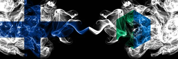 Фінляндія Фінляндія Фінляндія Проти Японії Японії Саппоро Хоккайдо Куріння Прапори — стокове фото