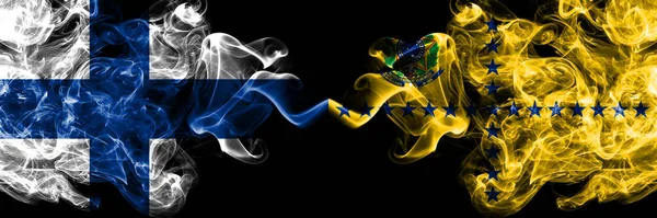 Finnland Finnland Gegen Vizepräsident Brasilien Rauchende Fahnen Nebeneinander — Stockfoto