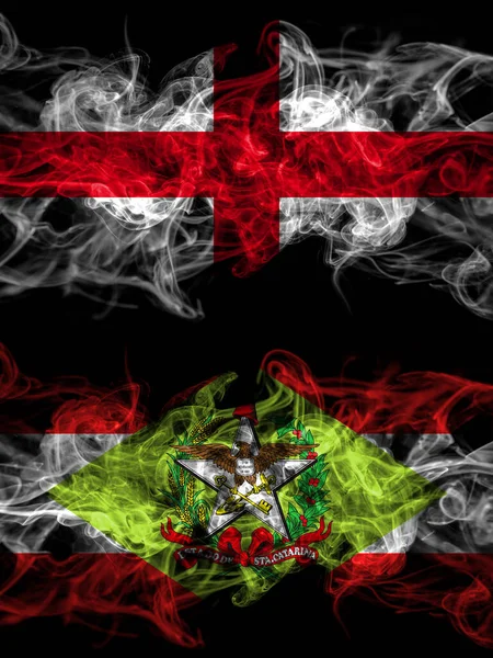 英国和巴西 圣卡塔里纳州的国旗 具有烟熏效果 — 图库照片