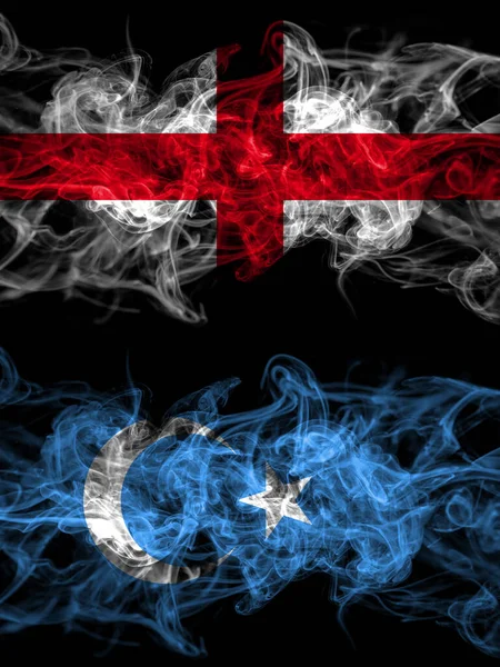 英国和东突厥斯坦 维吾尔族 维吾尔族国家的国旗 具有烟熏效果 — 图库照片