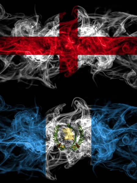 Флаг Англии Англии Гватемалы Дымным Эффектом — стоковое фото