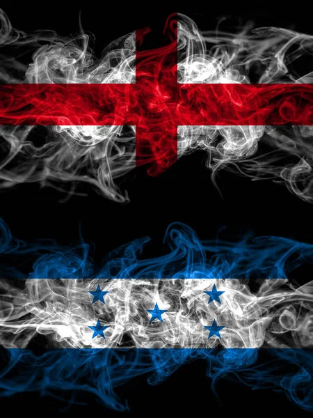具有烟熏效果的英国 英国和洪都拉斯等国的国旗 — 图库照片