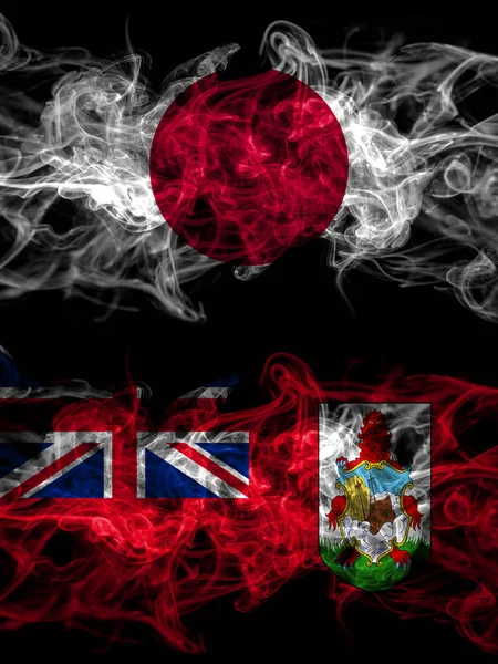 Дымовые Флаги Японии Японии Великобритании Великобритании Бермуд — стоковое фото