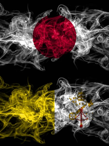 日本和意大利 意大利 梵蒂冈的烟熏国旗 — 图库照片