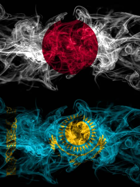 Дымовые Флаги Японии Японии Казахстана Казахстана — стоковое фото
