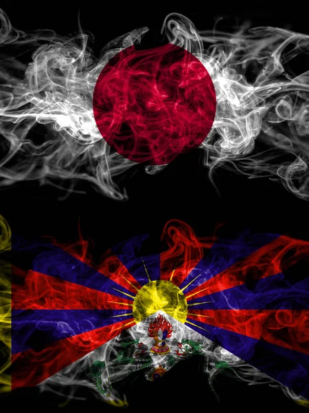Σημαίες Καπνού Της Ιαπωνίας Ιαπωνικά Και Θιβέτ Θιβέτ Κίνα Κινέζικα — Φωτογραφία Αρχείου