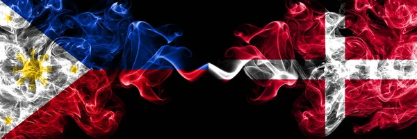 Filipinler, Filipinliler Danimarka 'ya karşı, Danimarka yanyana duman bayrakları.