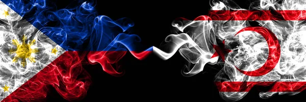 フィリピン フィリピン対北キプロスの煙旗を並べて — ストック写真