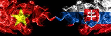 Vietnam, Vietnam Slovakya 'ya karşı, Slovakya duman bayrakları yan yana.