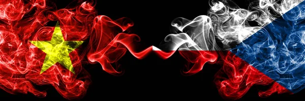 Vietnam, Vietnam, Çek Cumhuriyeti 'ne karşı yan yana duman bayrakları.