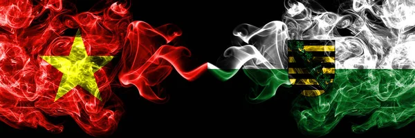 Vietnam, Vietnam Almanya 'ya karşı, Saksonya, devletin dumanlı bayrakları yan yana.