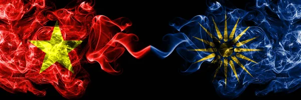 Vietnam, Vietnamlılar Yunanistan 'a karşı, Yunanistan Makedonya bayraklarını yan yana tüttürüyor.