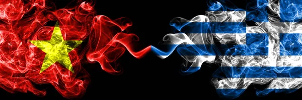 Vietnam, Vietnamlılar Yunanistan 'a karşı, Yunan duman bayrakları yan yana.