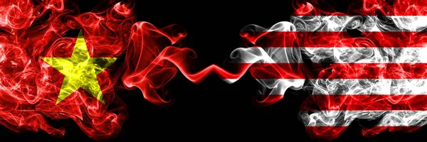 Vietnam, Vietnam Endonezya 'ya karşı, Endonezya, Donanma Jack yan yana sigara içiyor.