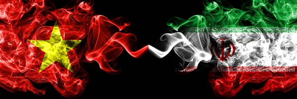 Vietnam, Vietnamlılar İran 'a karşı, İran duman bayrakları yan yana.