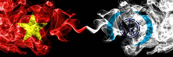 Vietnam, Vietnamlılar Japonya 'ya karşı, Japonlar, Ebetsu, Hokkaido, Ishikari, Sualtı duman bayrakları yan yana.