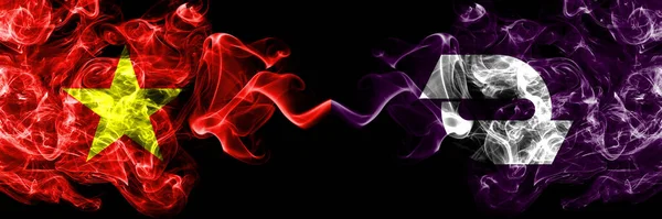 Vietnam, Vietnamlılar Japonlara karşı, Yuni, Hokkaido, Sorachi, Subfecture duman bayrakları yan yana.