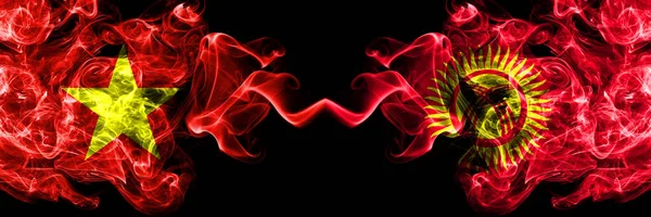 Vietnam, Vietnamlılar Kırgızistan 'a karşı Duman bayrakları yan yana.