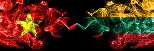 Vietnam, Vietnamlılar Litvanya 'ya karşı, Litvanya duman bayrakları yan yana.