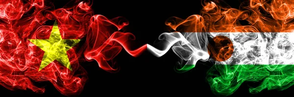 Vietnam, Vietnamlılar Nijer 'e karşı, Nijeryalılar bayrakları yan yana içiyor.