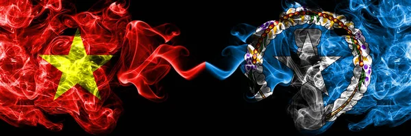 Vietnam, Vietnamlılar Kuzey Mariana Adalarına karşı Yan yana duman bayrakları.