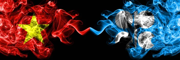 Vietnam, Vietnam OPEC 'e karşı duman bayrakları yan yana.