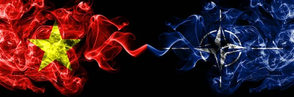 Vietnam, Vietnam ve Vietnam Organizasyonları, NATO yanyana duman bayrakları.