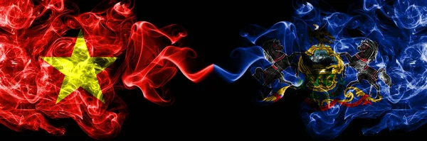 Vietnam, Vietnamlılar Pennsylvania 'ya karşı Duman bayrakları yan yana.