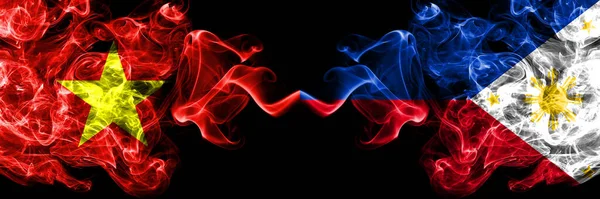 Vietnam, Vietnam ve Filipinler yan yana sigara içiyor.