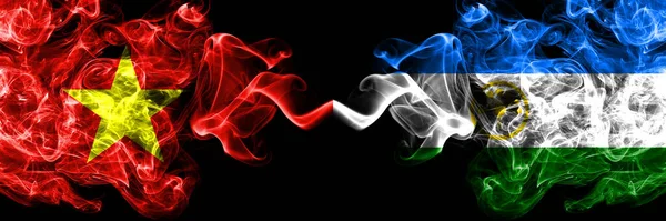 Vietnam, Vietnamlılar Rusya 'ya karşı, Bashkortostan duman bayrakları yan yana.