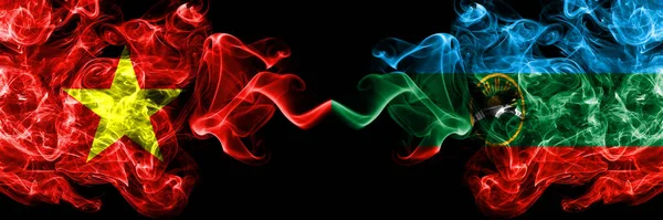 Vietnam, Vietnamlılar Rusya, Rusya ve Karachay Çerkesleri 'ne karşı yan yana duman bayrakları.