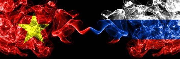 Vietnam, Vietnamlılar Rusya 'ya karşı, Rus duman bayrakları yan yana.