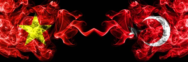 Vietnam, Vietnamlılar Türkiye, Türk ve Türklere karşı yan yana duman bayrakları.